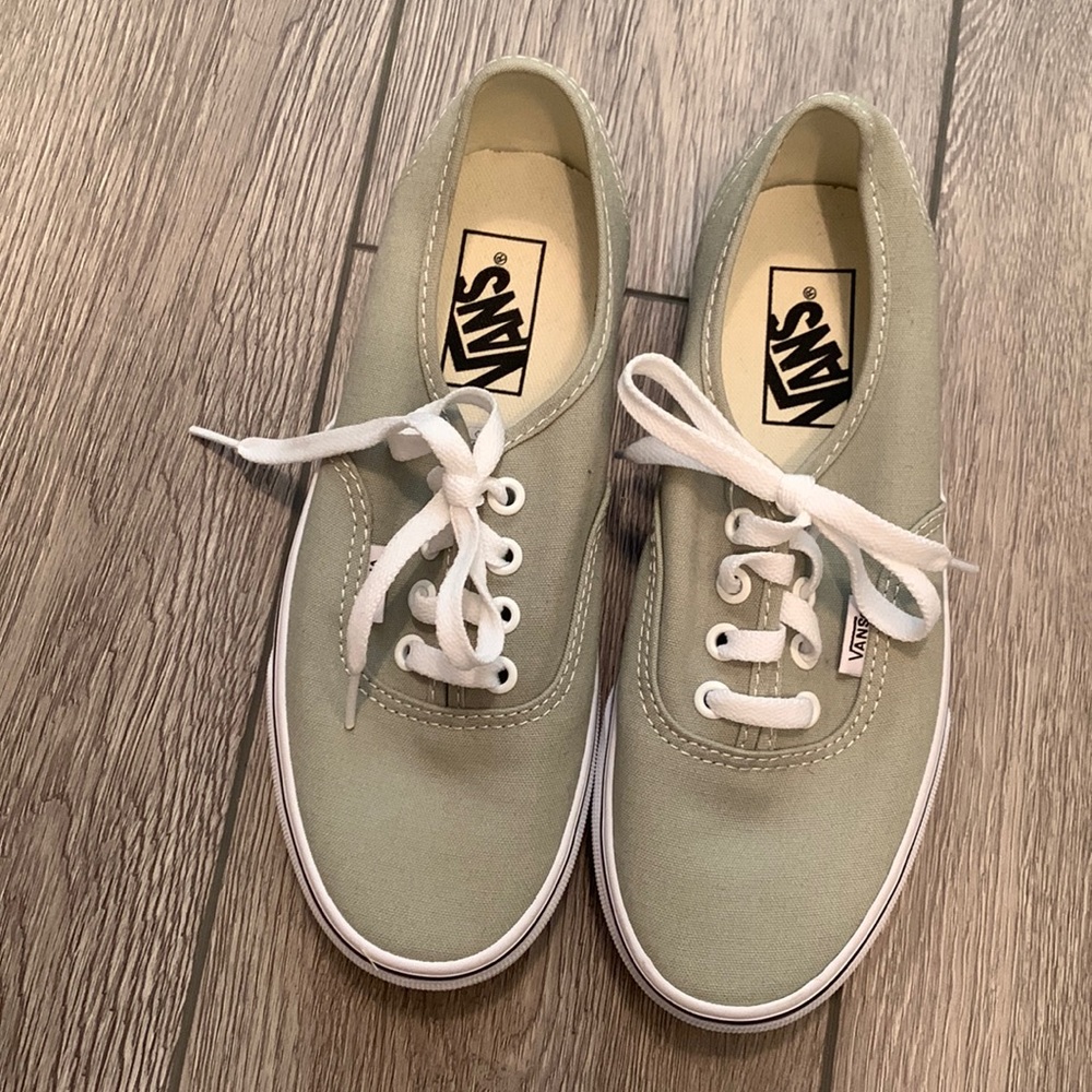 Vans (NWT) women’s 6.5 or men’s/kids 5